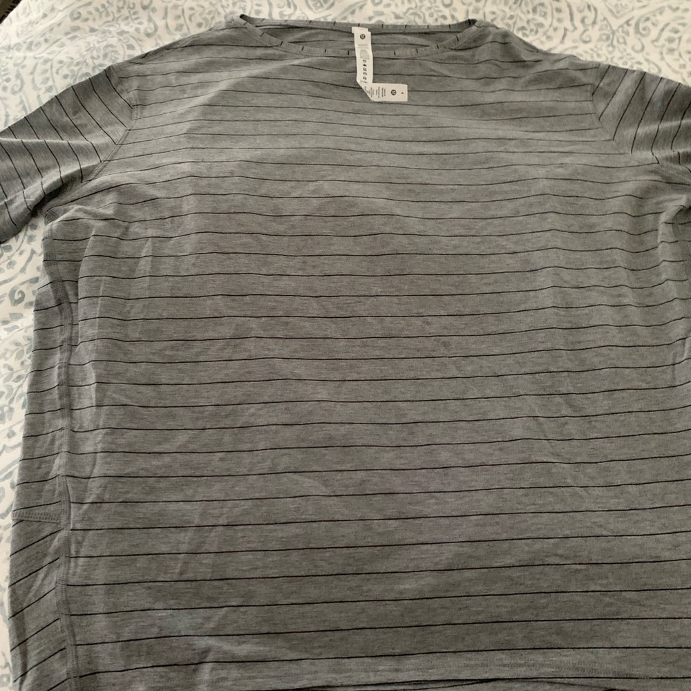 Lululemon Athletica Heather Gray Short Sleeve Tee
